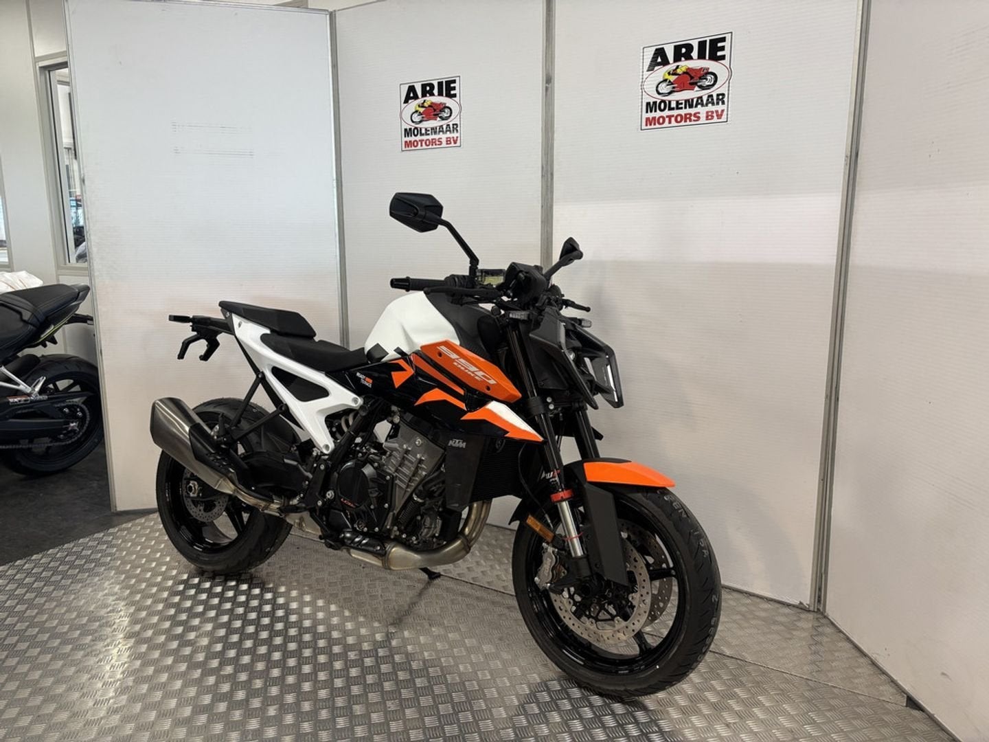 KTM 990 DUKE (bj 2026), 2 cilinders, KTM, Bedrijf, Onbekend