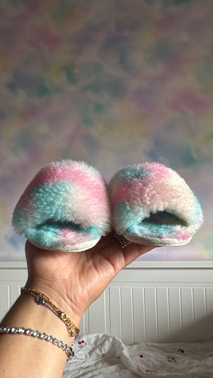 Ugg Fluff Yeah Slide Sandalen - Regenboog, Ophalen of Verzenden, Zo goed als nieuw, Meisje, Overige typen