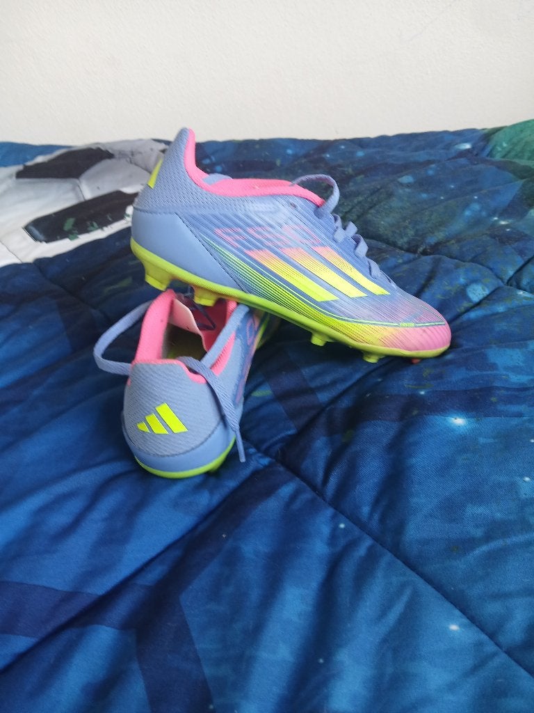 Adidas voetbalschoenen mt 35, Ophalen, Maat XS of kleiner, Schoenen, Zo goed als nieuw