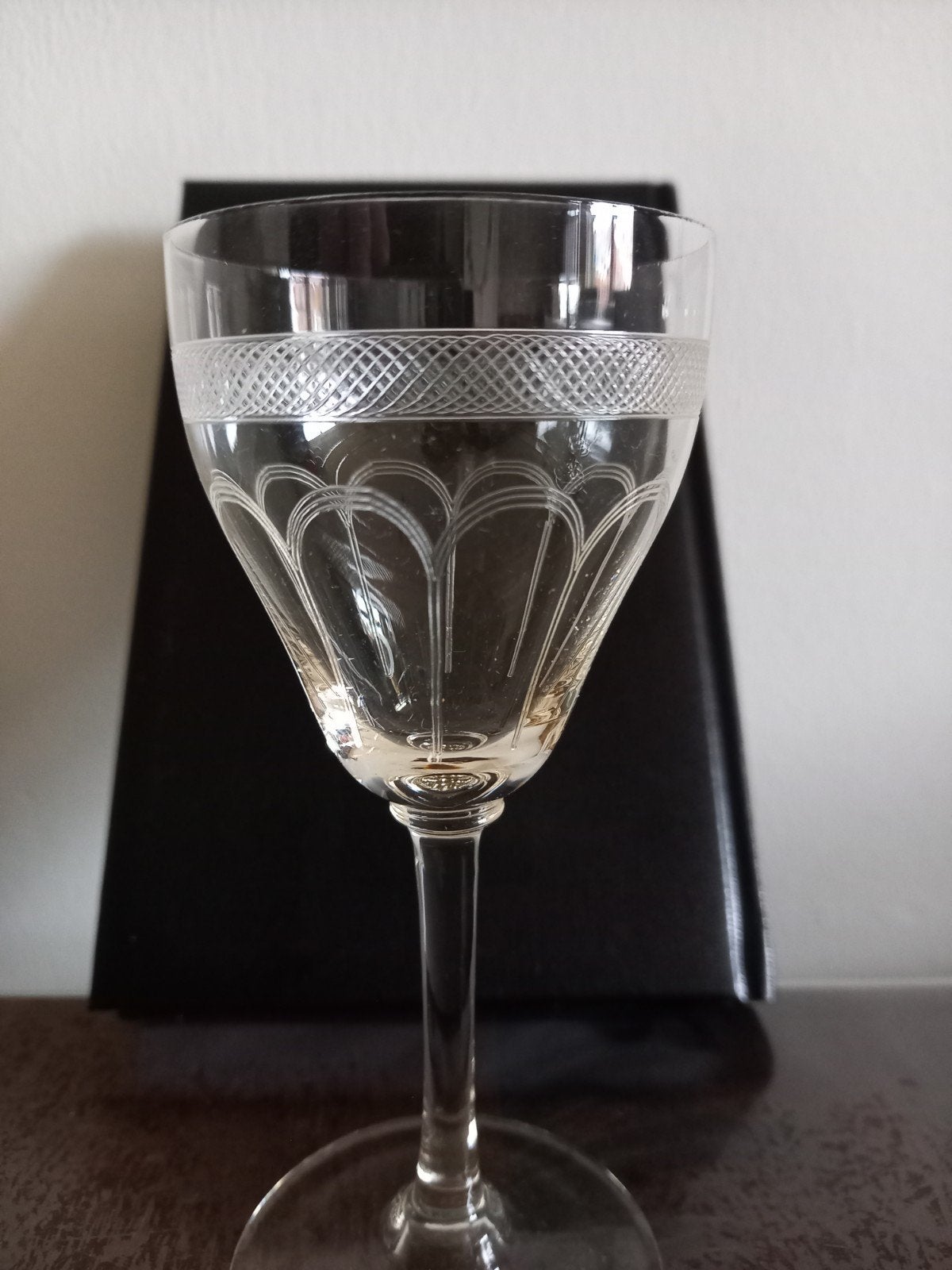 Mooi bewerkt wijnglas / glas (1+ 2 glazen gratis), Ophalen of Verzenden, Gebruikt, Overige typen