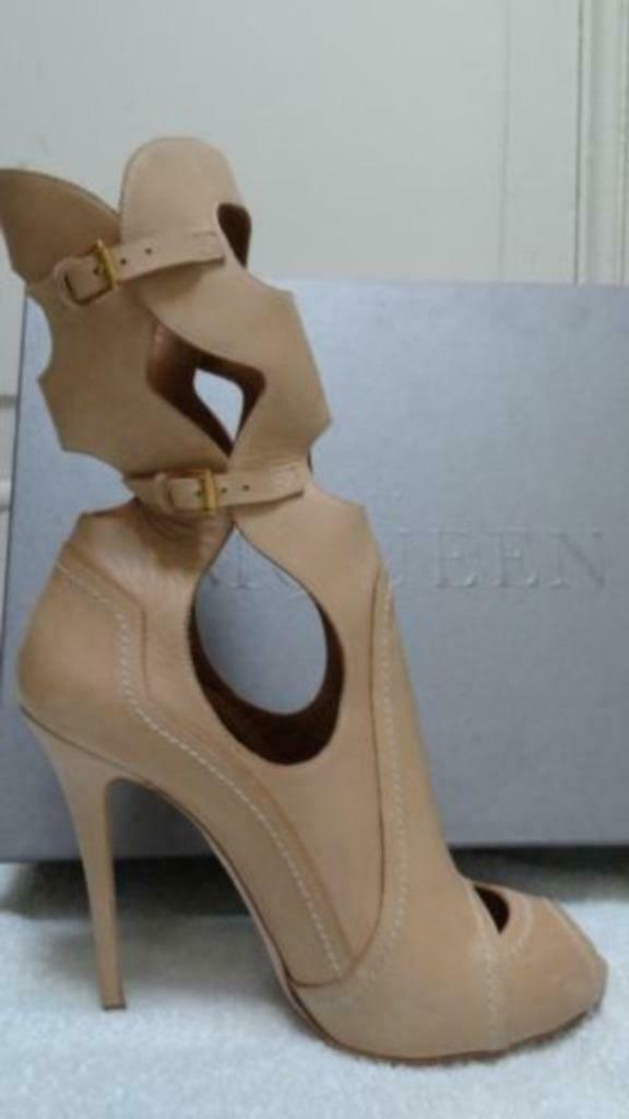 gladiator pumps Alexander McQueen, Verzenden, Beige, Nieuw, Schoenen met hoge hakken