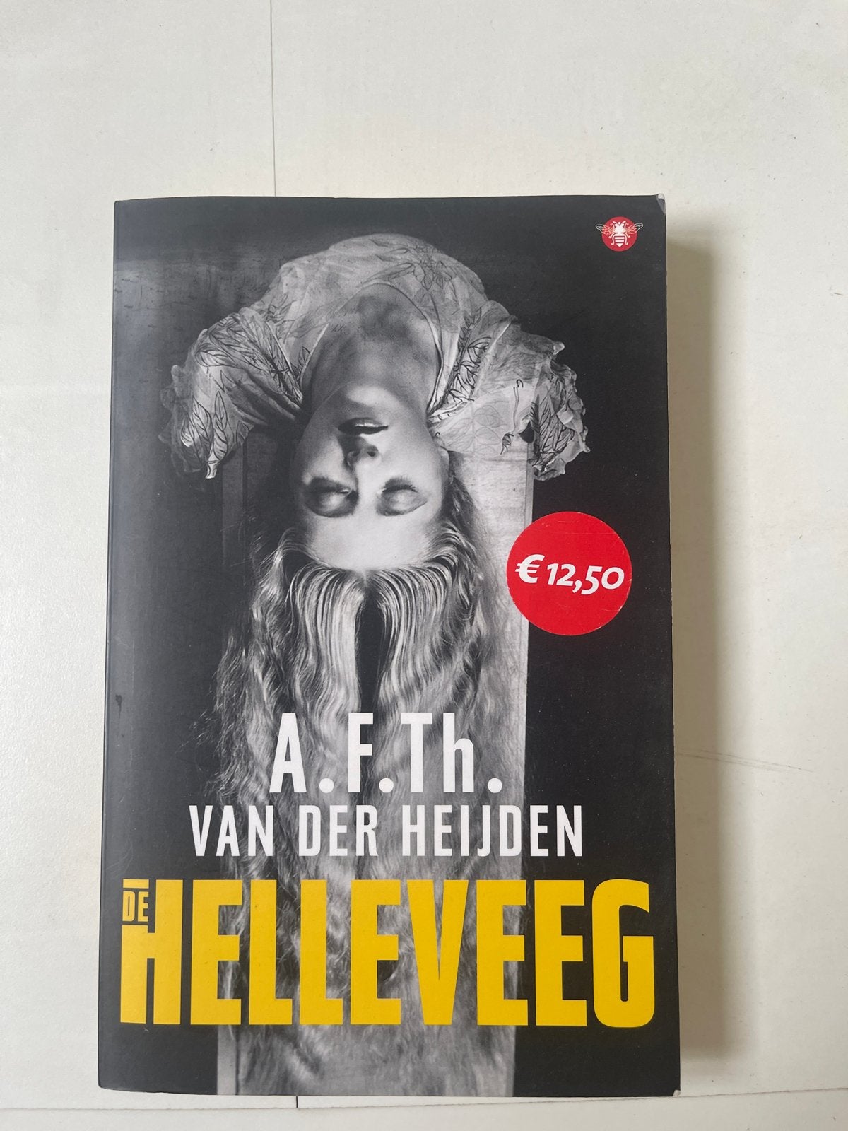 De Helleveeg - A.F.Th. van der Heijden, Ophalen of Verzenden, Zo goed als nieuw, Nederland