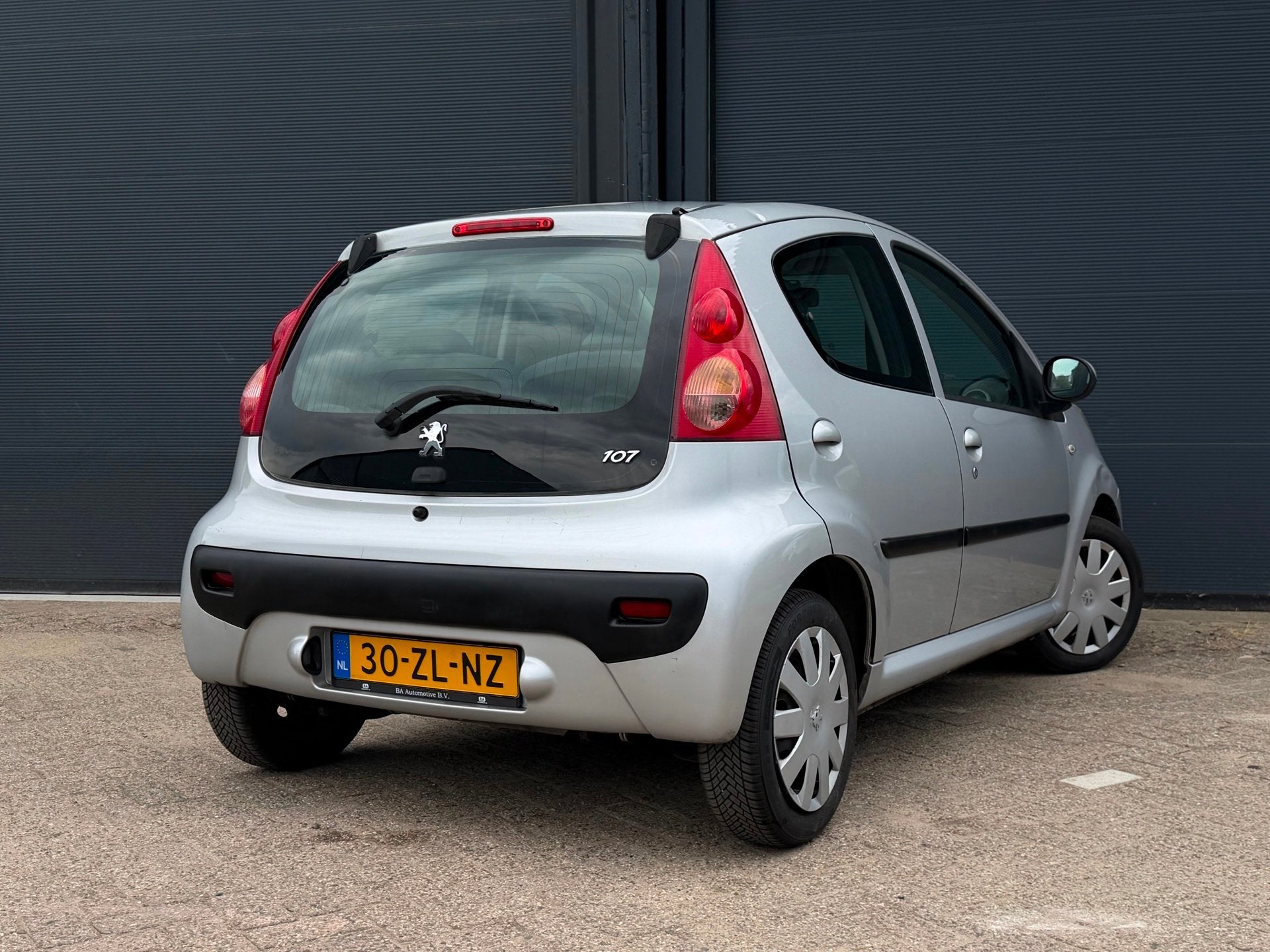 Peugeot 107 1.0 | 5 Deurs | E-Ramen | Automaat |, Gebruikt, 4 stoelen, 68 pk, Origineel Nederlands