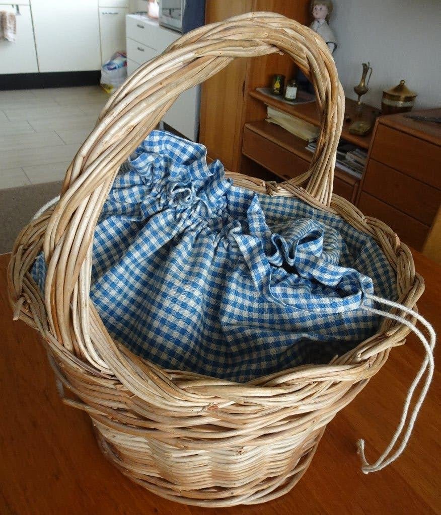 Rieten mand, Ophalen, Gebruikt, Gevlochten, Mand