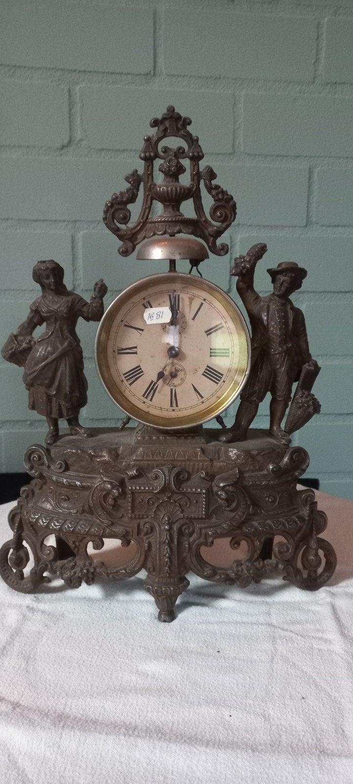Antieke spelter zink klok met figuren, Antiek en Kunst, Ophalen of Verzenden