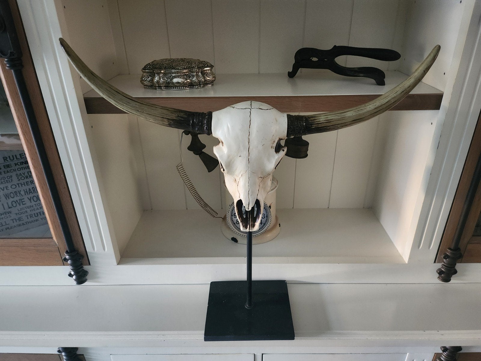 Decoratieve Stierschedel met Hoorns op Standaard, Huis en Inrichting, Ophalen of Verzenden