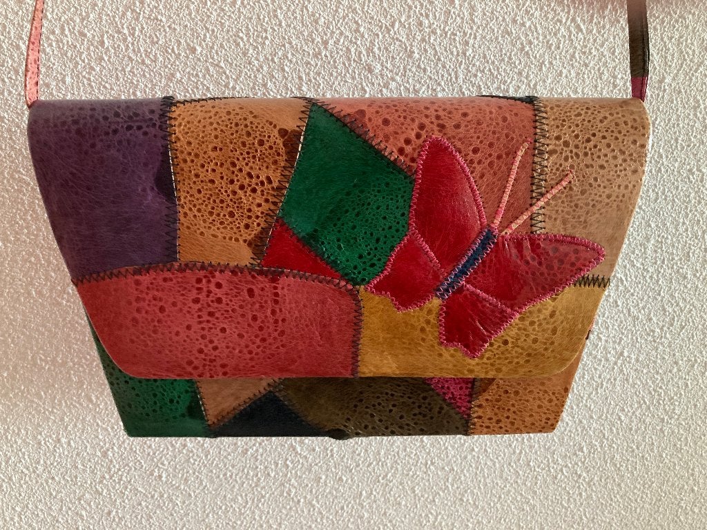 Te koop: NIEUW leren tasje in versch. kleuren met draagriem., Ophalen of Verzenden, Zo goed als nieuw, Overige kleuren, Schoudertasje