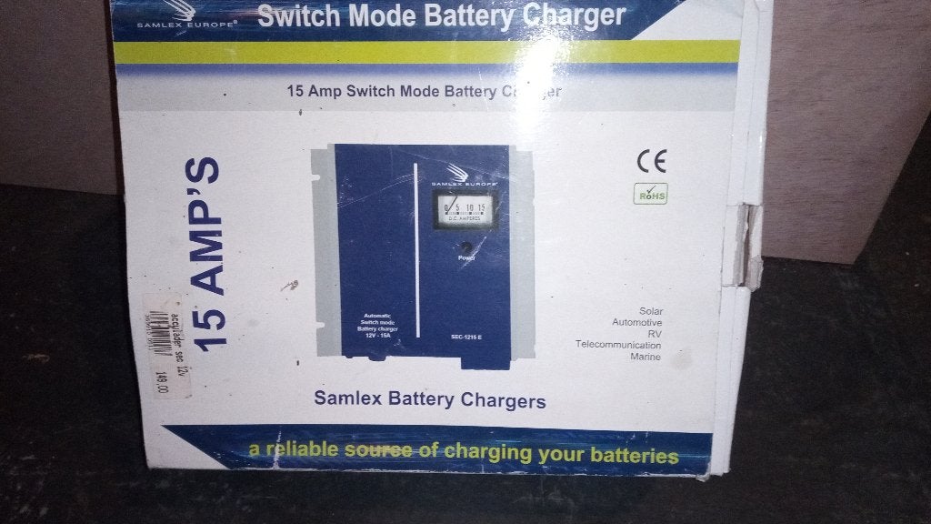 Samlex sec-1215e acculader 12V  15A, Gebruikt