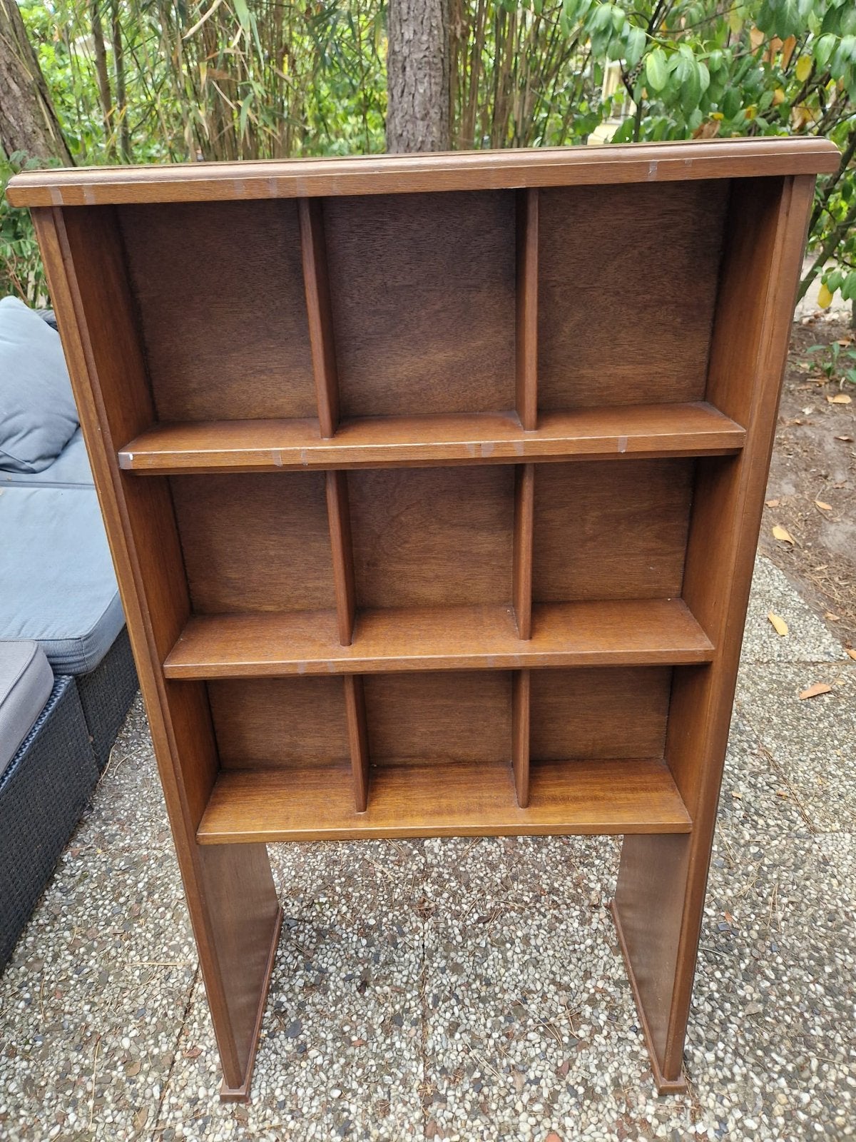 Originele massief houten liedboekenkast uit een kerk, Ophalen