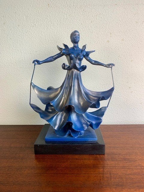 Bronzen Beeld  Dalinian Dancer Salvador Dali Blauw, Blauw, Ophalen of Verzenden, Brons, Beeld