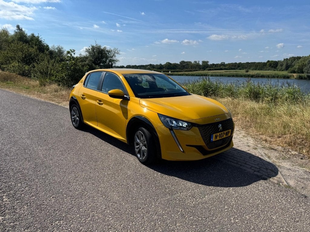 Peugeot 208 EV, Geel, 146.094km, SOH 90,8%, Auto's, Dealer onderhouden, Stof, Geel, Elektrisch
