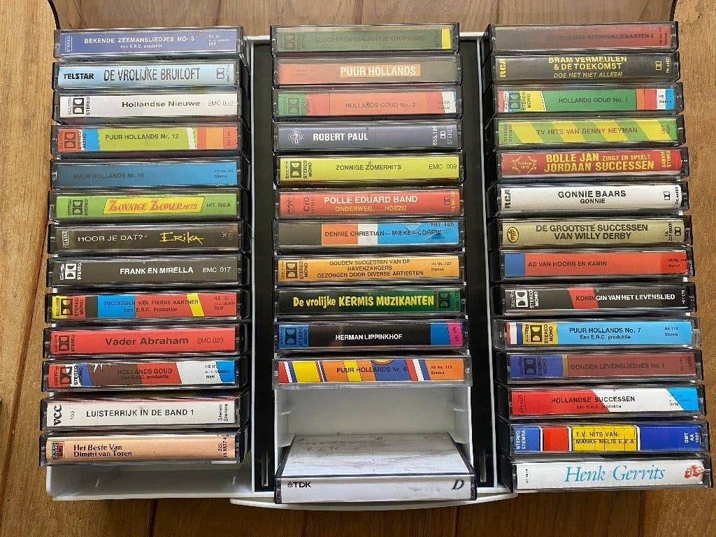 Unieke collectie Hollandse Muziek, Cd's en Dvd's, Ophalen of Verzenden, Zo goed als nieuw, Voorbespeeld, Met bewaardoos, rek of koffer