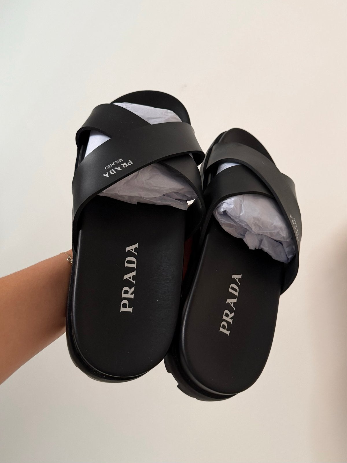 Prada Milano Slippers Maat 44 - Nieuw in doos, Ophalen of Verzenden, Nieuw, Zwart, Slippers