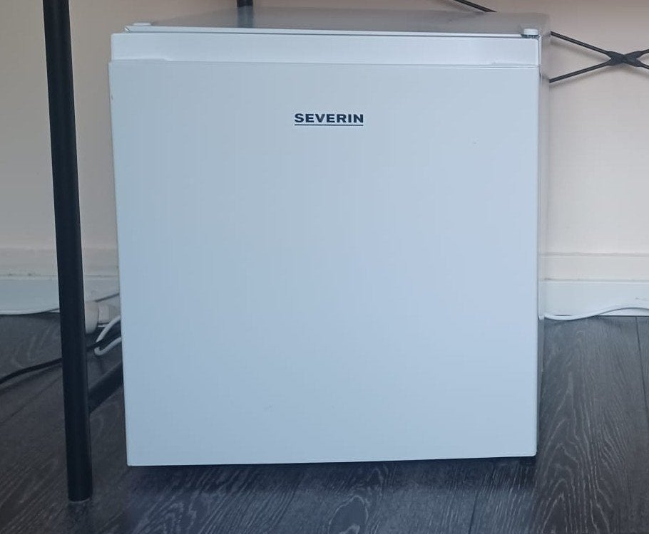 Free mini fridge + printer + heater, Witgoed en Apparatuur, Koelkasten en IJskasten, Zo goed als nieuw, Met vriesvak, Minder dan 75 liter