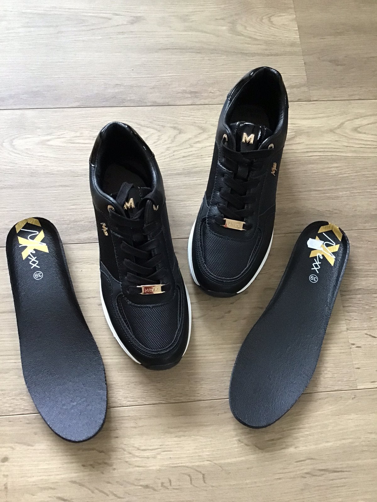 MEXX!Lúxe NIEUWE Sneakers 39.Zwart&Goud&Lakleer.Stijlvol!, Ophalen of Verzenden, Zo goed als nieuw, Zwart, Sneakers of Gympen