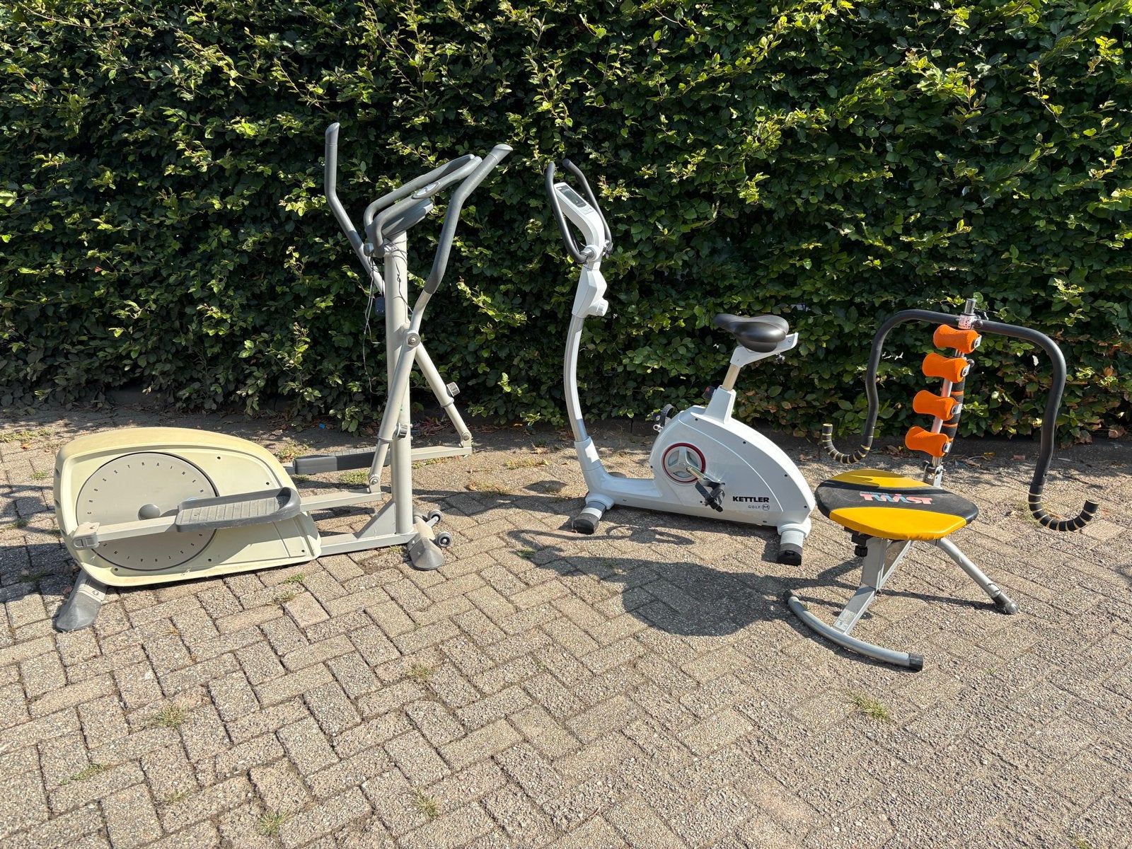 Fitness apparatuur: Crosstrainer, Hometrainer, Ab Twister, Ophalen, Gebruikt, G, G