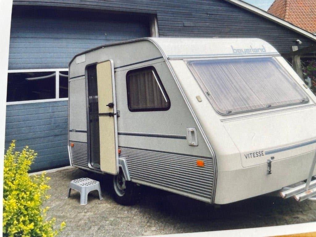 Beyerland Vitesse 350, Caravans en Kamperen, Standaardzit, Kachel, Tot en met 2, Particulier