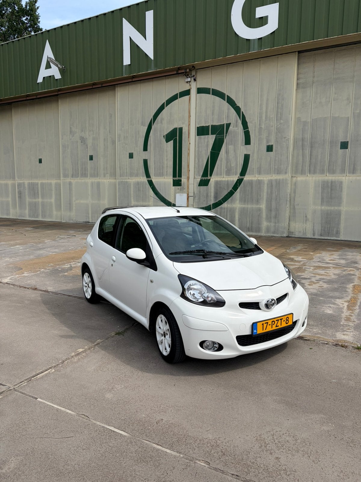 Toyota Aygo 1.0 12V Vvt-i 5DRS 2011 Wit, Voorwielaandrijving, 4 stoelen, Origineel Nederlands, Handgeschakeld