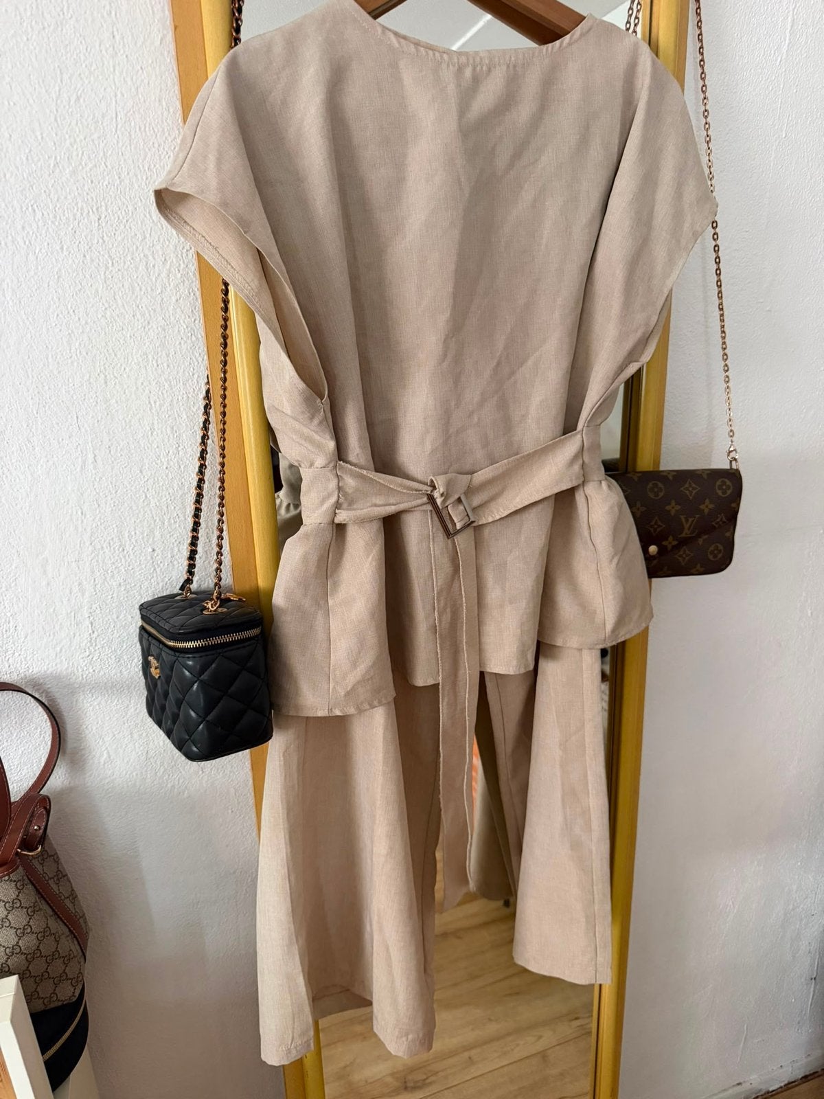 Stijlvolle beige linnen set: top met strik en broek, Kleding | Dames, Maat 38/40 (M), Beige, Ophalen of Verzenden, Zo goed als nieuw