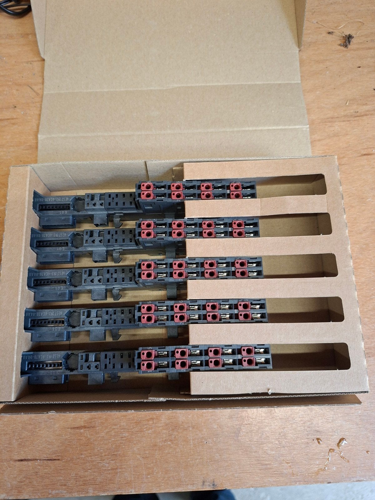 Siemens 6ES7193-4CA70-0AA0 ET200 voetjes
SIMATIC DP, 5 termi, Ophalen of Verzenden, Nieuw, Potlood of Stift