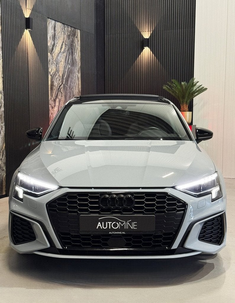Audi A3 Sportback 35 TFSI 3x S-line Edition One|PANO|SFEER|M, Auto's, Audi, 4 cilinders, 150 pk, Leder en Stof, Bedrijf