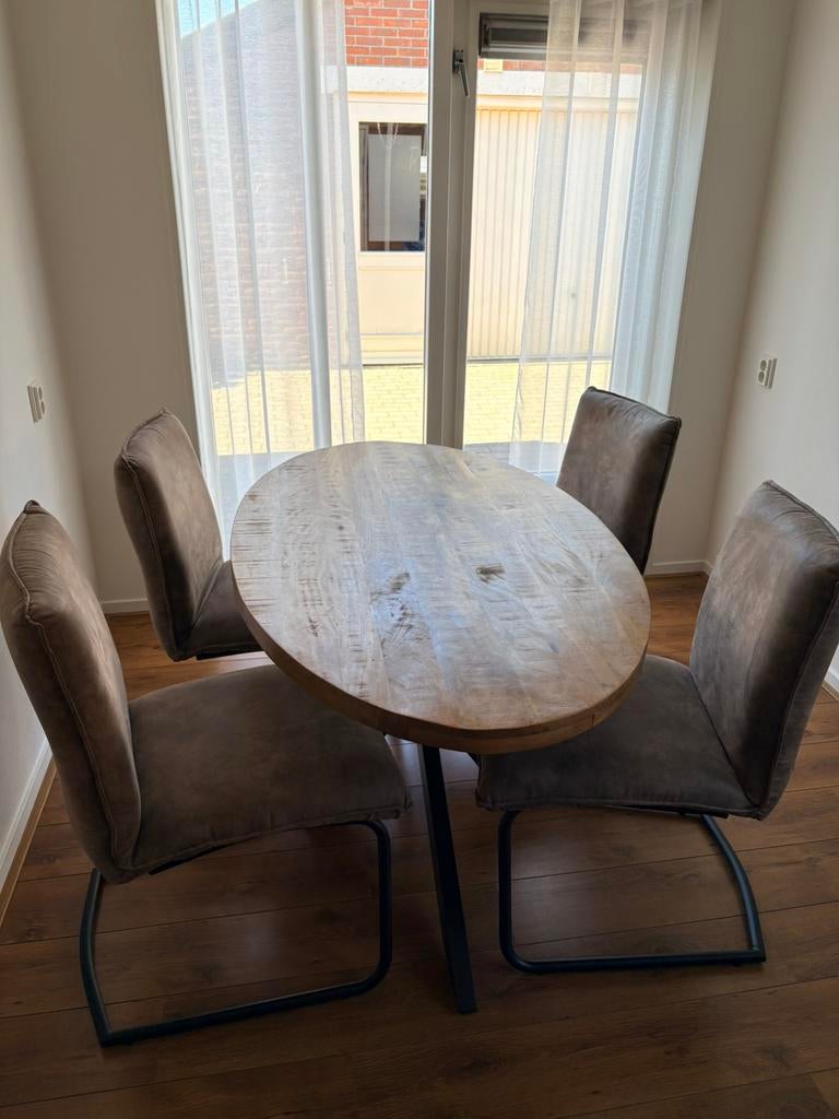 Stoelen suède beige-bruin/zwart 4st., Huis en Inrichting, Ophalen, Zo goed als nieuw, Industrieel, landelijk, 4 tot 6 stoelen