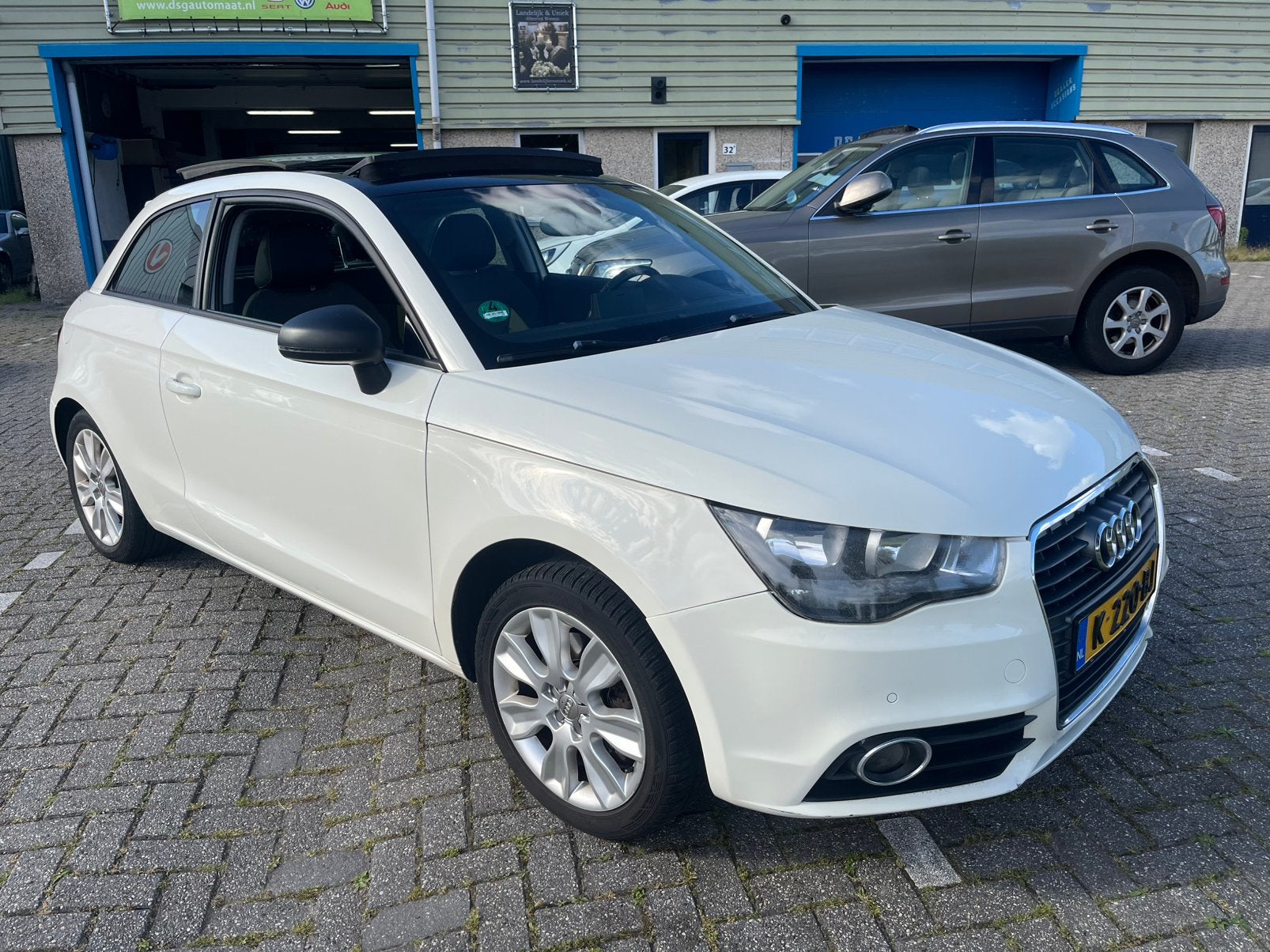 Audi A1 1.4 Automaat / Pano / Uniek / Nieuwe APK / Uniek, A1, 4 cilinders, 4 stoelen, Leder en Stof