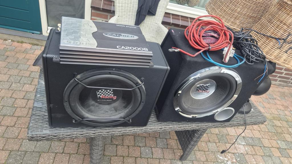Caliber subwoofers en 1 x versterker incl bedrading, Ophalen of Verzenden, Gebruikt