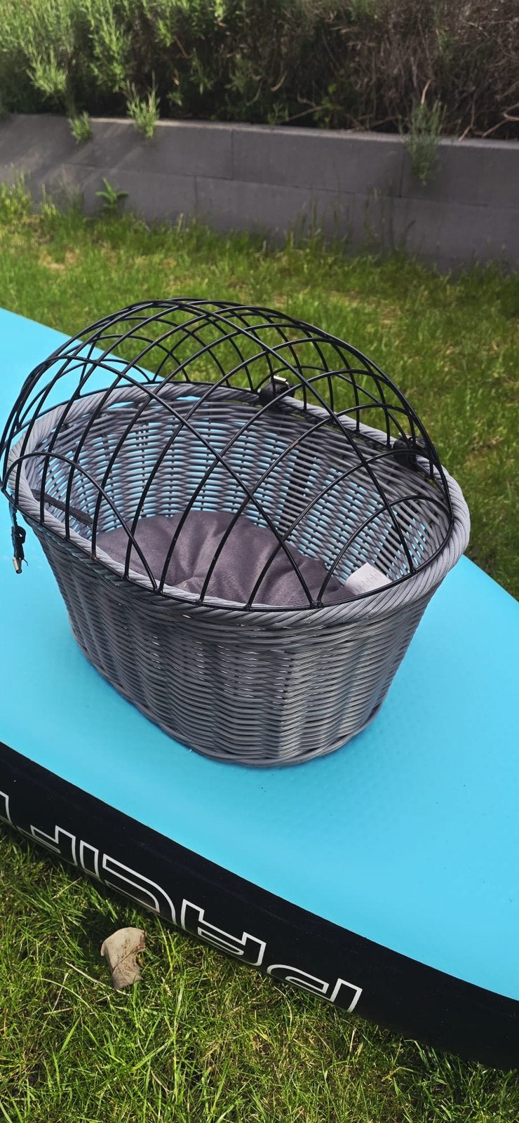 Honden mandje voor fiets, Ophalen