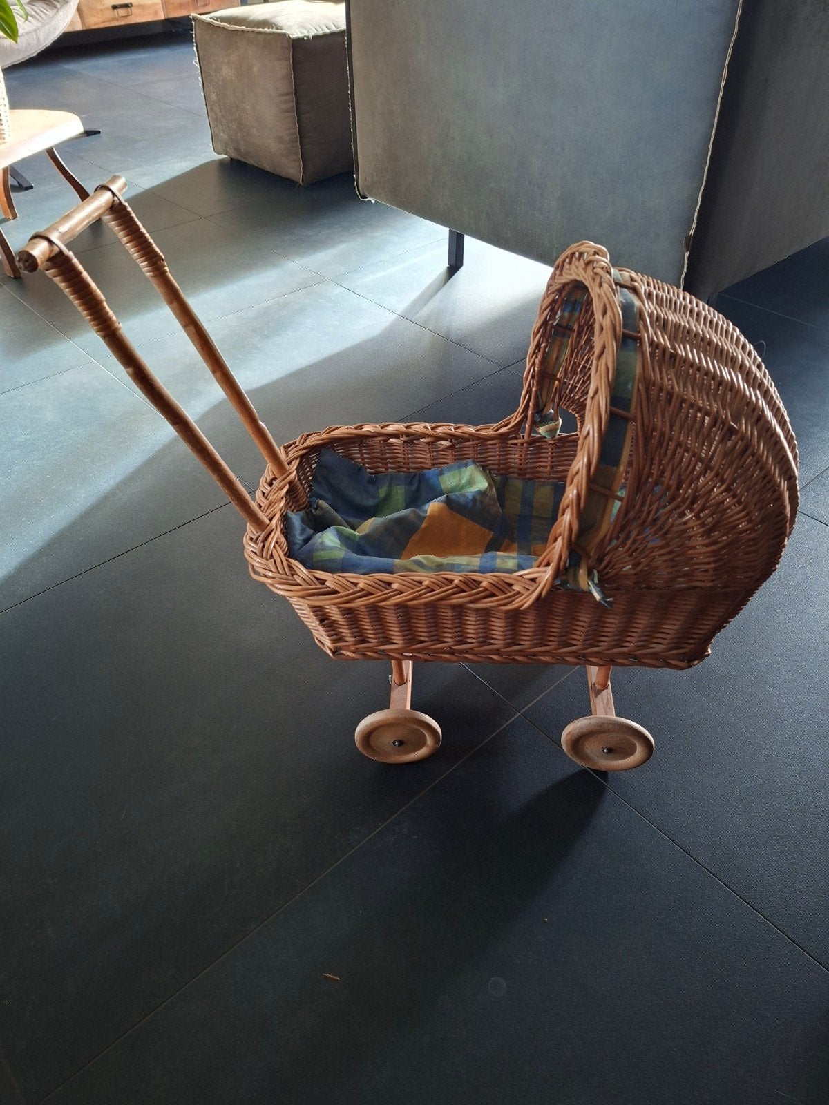 Vintage poppenkinderwagen jaren '70 - riet, Ophalen, Gebruikt, Overige typen