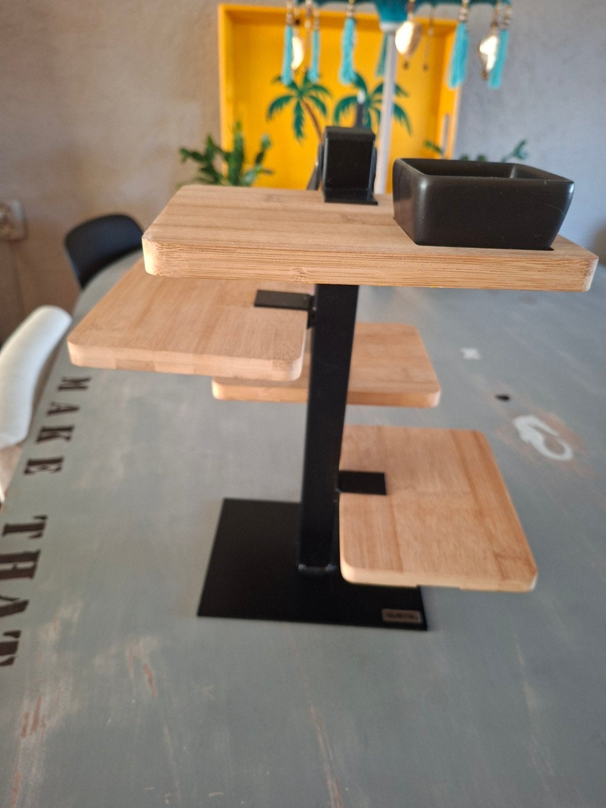 Gusto etagere bamboe en metaal, Hout, Ophalen of Verzenden, Zo goed als nieuw, Modern