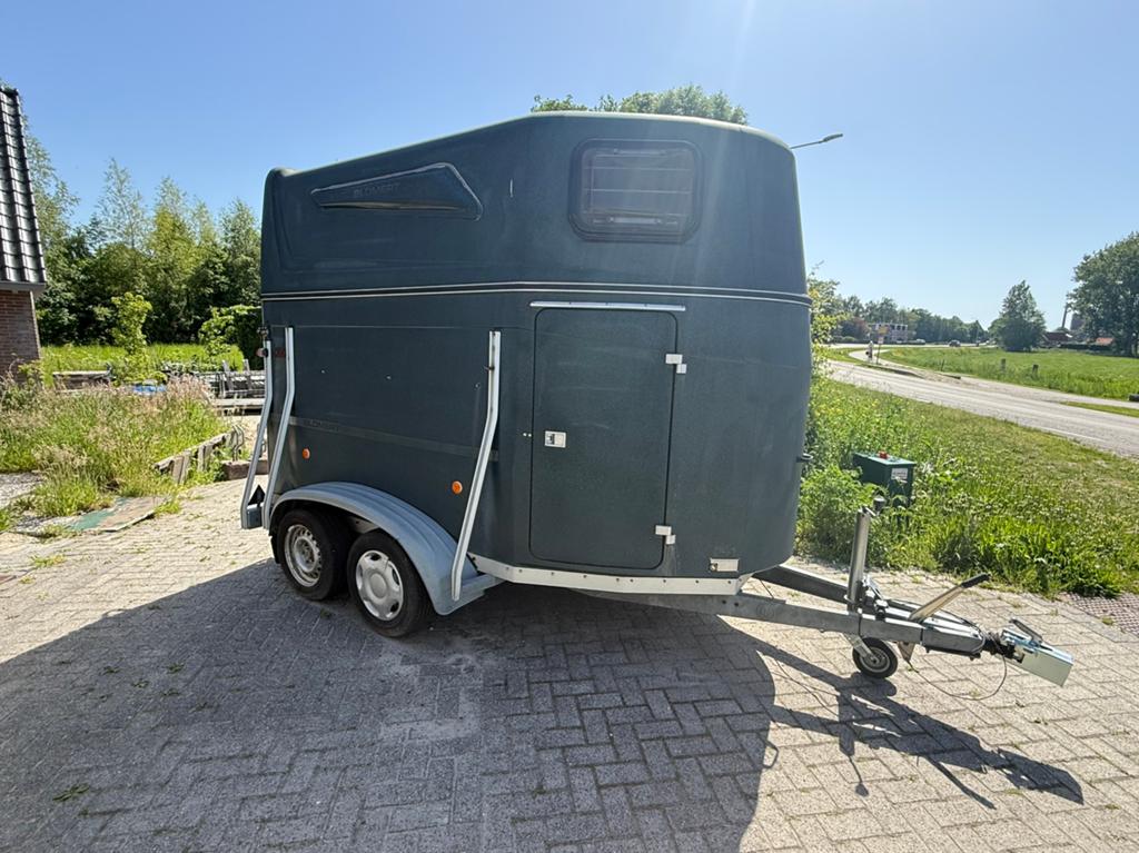 Mooie Blomert polyester 2 paards trailer met zadelkamer, Ophalen, Gebruikt