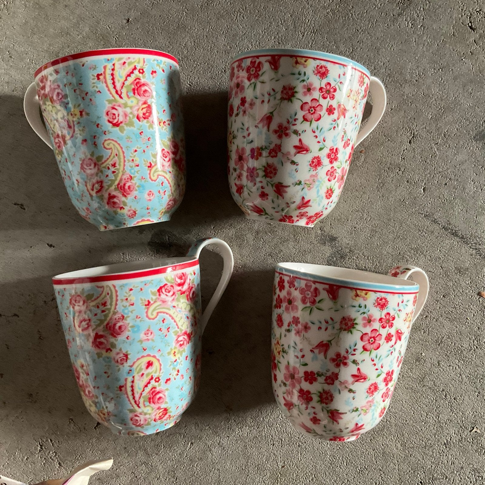 4 mooie Greengate mokken  Bloem - Paisley motief, Ophalen of Verzenden, Zo goed als nieuw, Overige stijlen, Kop(pen) en/of Schotel(s)
