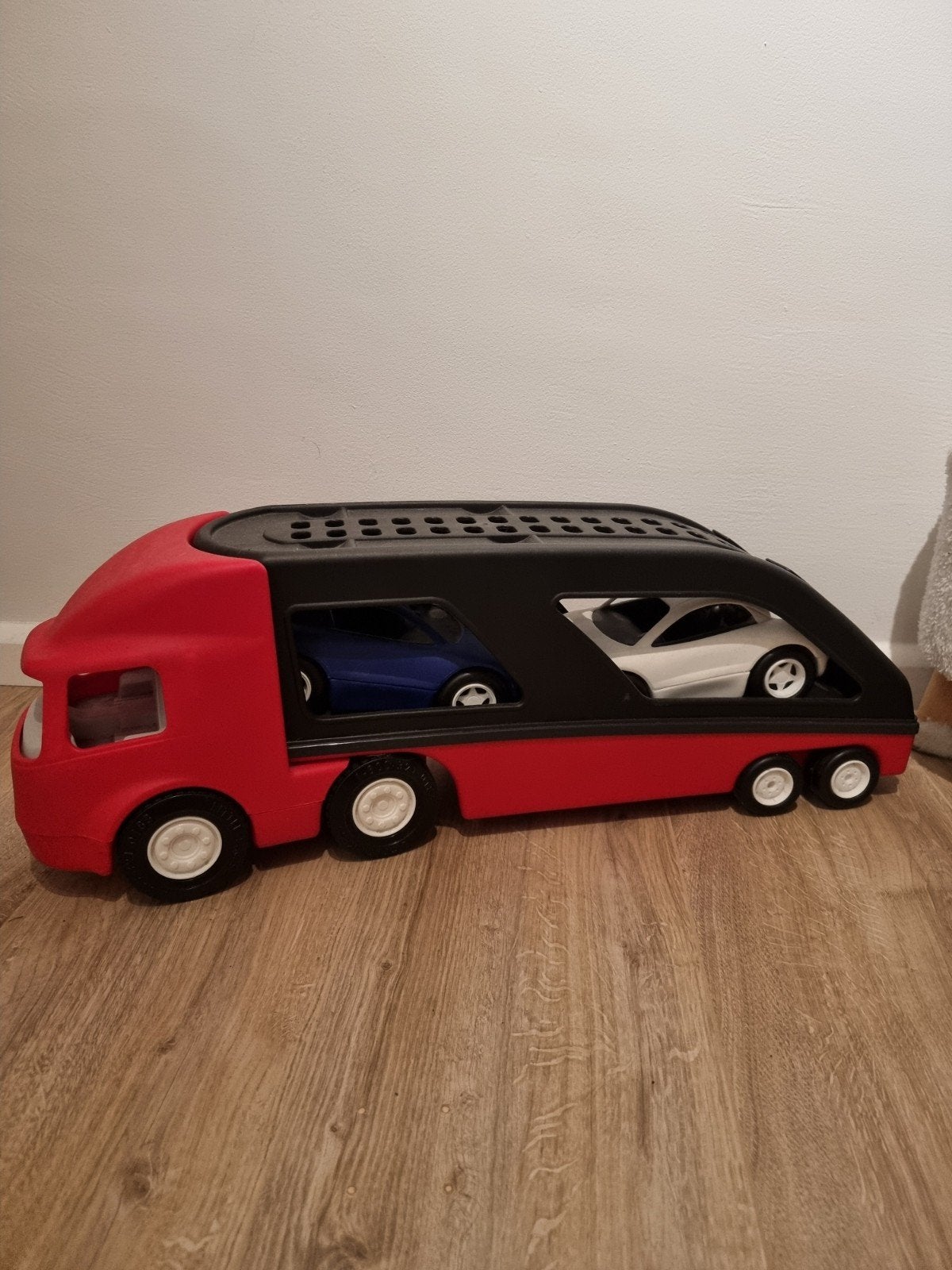 Vrachtauto met 2 kleine auto's, Ophalen of Verzenden, Gebruikt