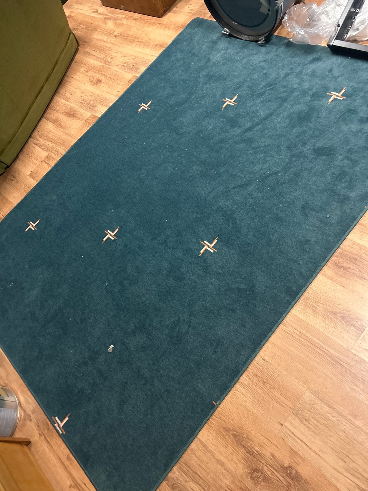 Donkerblauw vloerkleed met wit/oranje accenten, Huis en Inrichting, Stoffering | Tapijten en Kleden, Ophalen, Gebruikt, 100 tot 150 cm