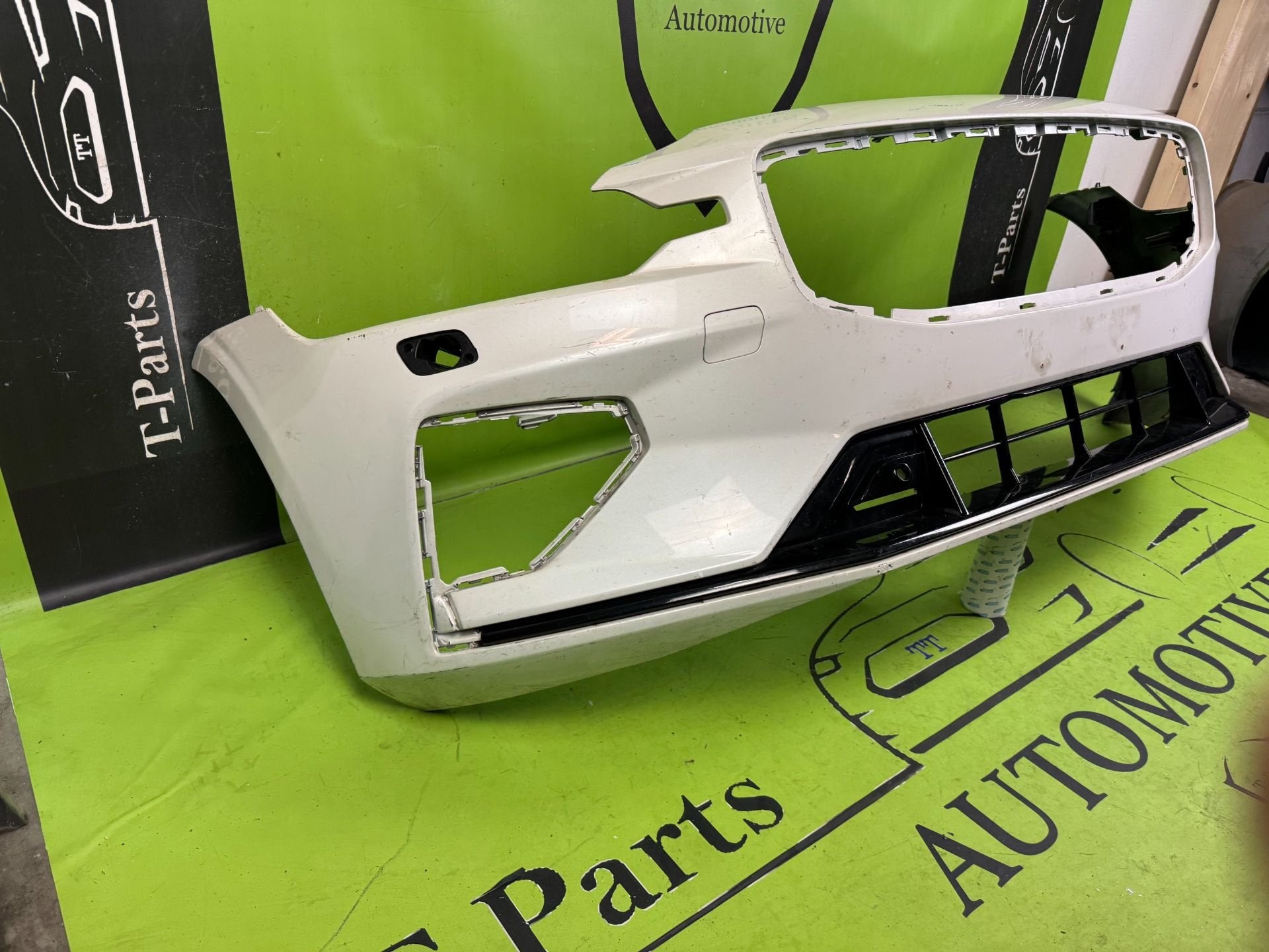 volvo s60 v60 voorbumper bumper r design, Auto-onderdelen, Gunnar Engellaus vag 8
405 31  Gothenburg, SE, Info@volvocars.com, Nieuw