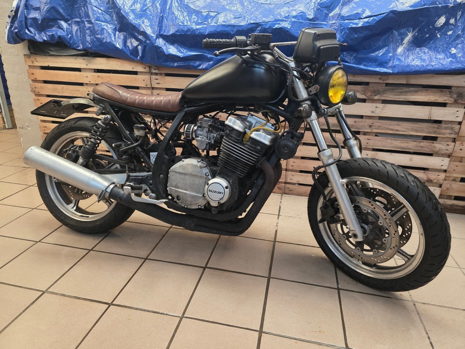 Suzuki GSX 750 Cafe Racer start prima!Ruil dax/VASTE PRIJS!, Fietsen en Brommers, Ophalen