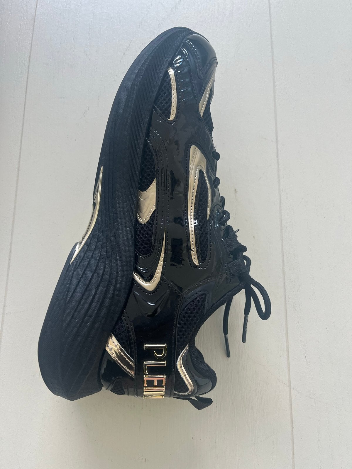 Stijlvolle Philipp Plein sneakers - Zwart met goud, Ophalen of Verzenden, Gedragen, Zwart, Sneakers of Gympen