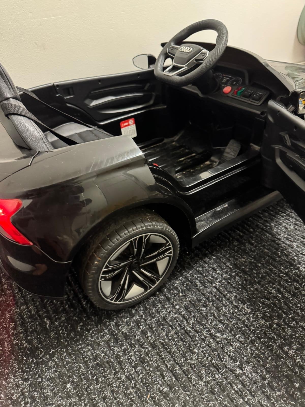Elektrische kinderauto Audi RS e-tron GT met afstandsbedieni, Ophalen, Zo goed als nieuw, Afstandsbediening