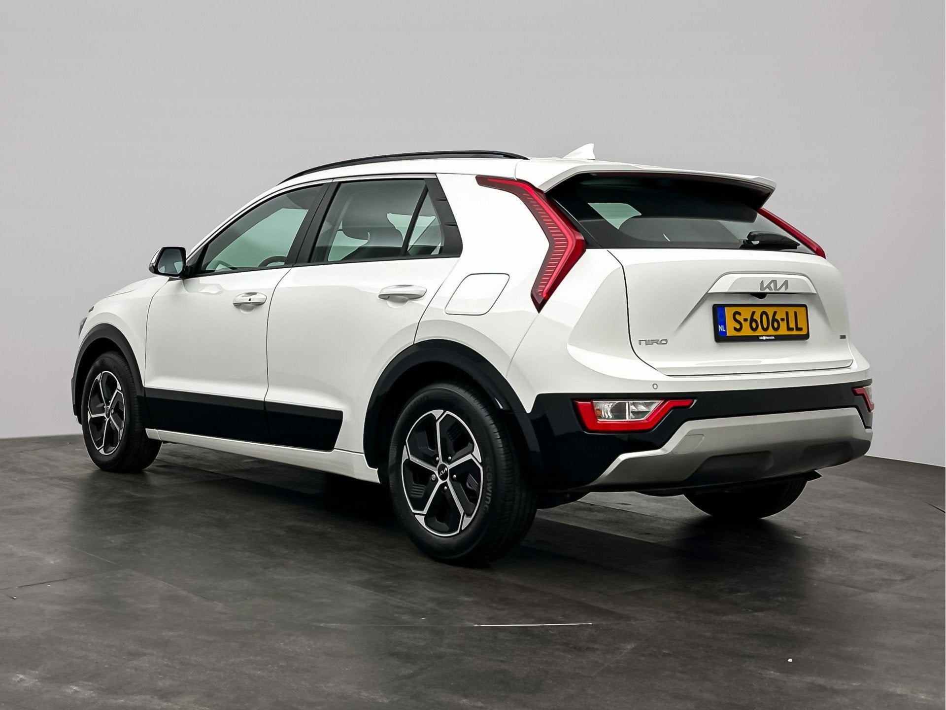 Kia Niro 1.6 GDi Hybrid DynamicLine Navigatie | Climate Cont, Gebruikt, Zwart, Leder en Stof, Origineel Nederlands