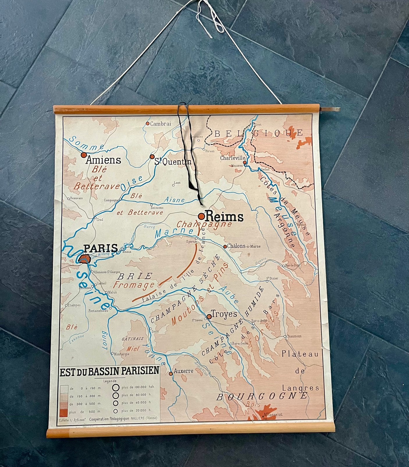 Vintage Franse schoolkaart: Est du Bassin Parisien & Loire, Ophalen of Verzenden, Aardrijkskunde