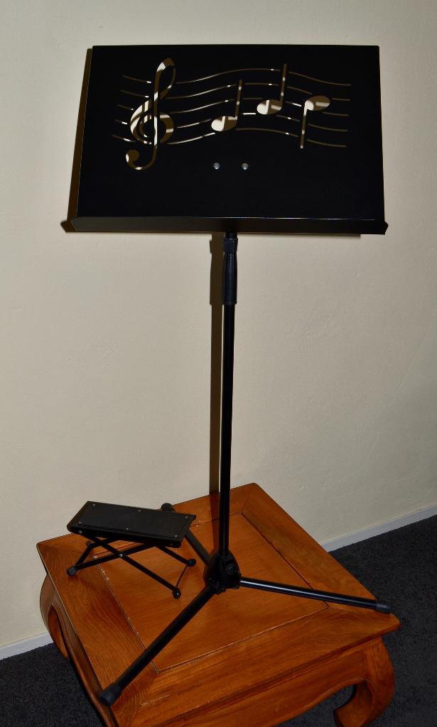 Muziekstatief, Gitaarstatief en Voetenbank., Ophalen of Verzenden, Nieuw, Akoestische gitaar