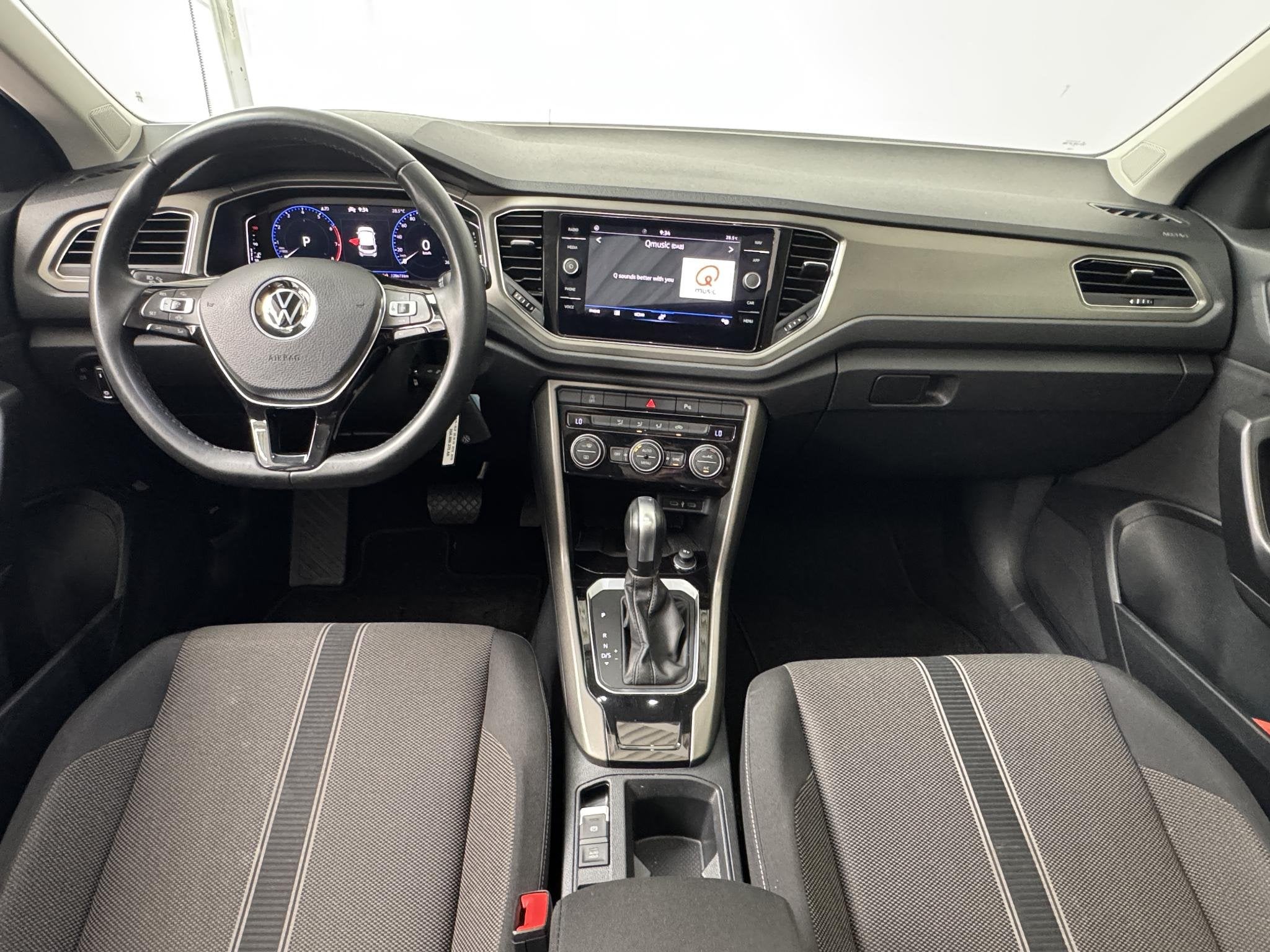 Volkswagen T-Roc 1.5 TSI Style Business | Panoramadak | Navi, Auto's, Volkswagen, 1254 kg, Stof, 4 cilinders, Zwart