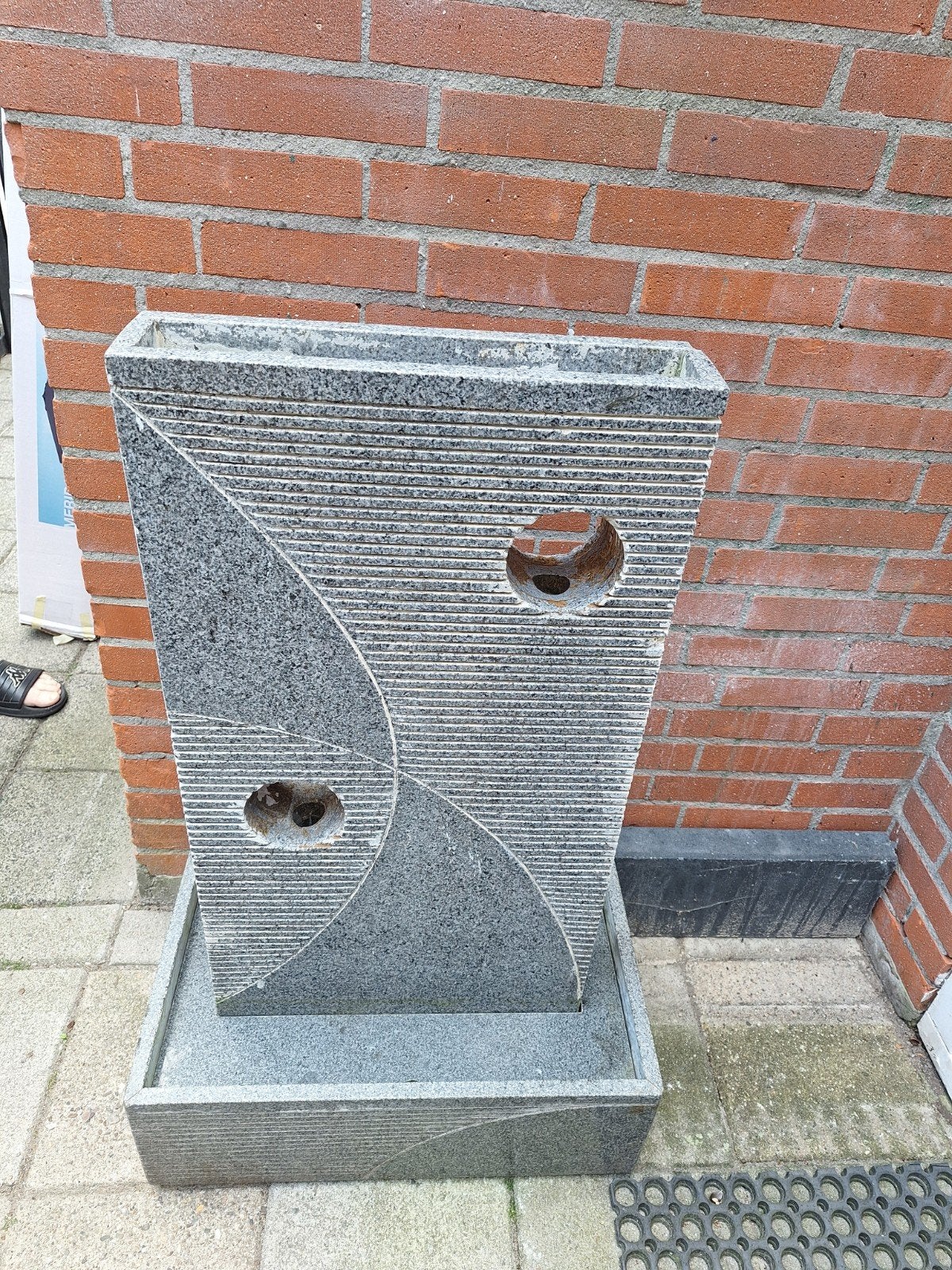 Granieten waterornament met pomp, Tuin en Terras, Ophalen, Zo goed als nieuw, Graniet, Waterornament