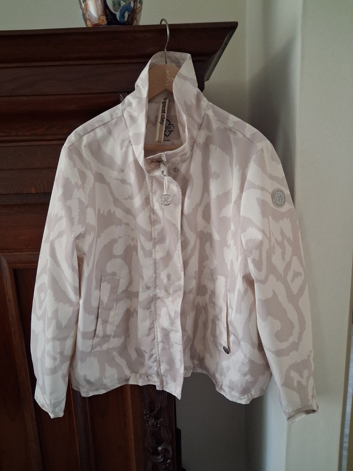 Stijlvol beige jasje, Kleding | Dames, Jassen | Zomer, Ophalen, Beige, Maat 42/44 (L), Onbekend