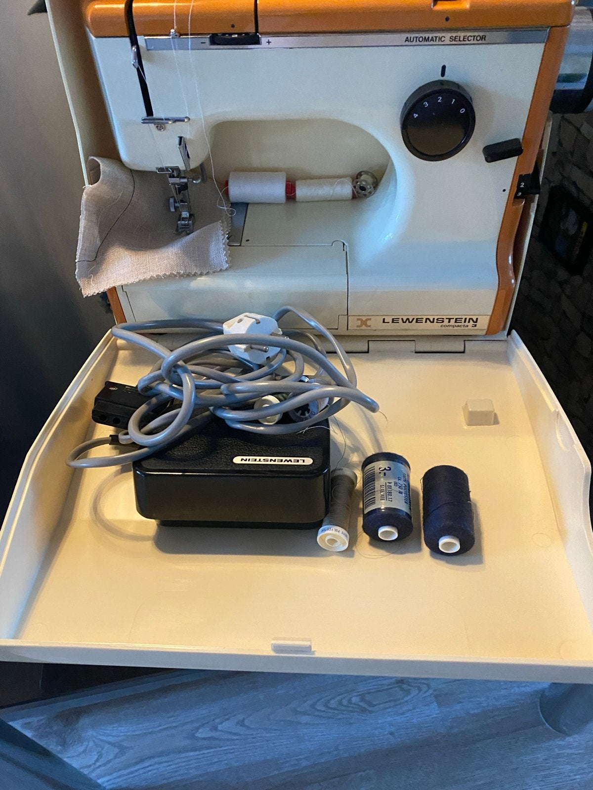 Lewenstein Compacta 3 Naaimachine - Vintage Model, Hobby en Vrije tijd, Ophalen of Verzenden, Gebruikt, Naaimachine, Lewenstein