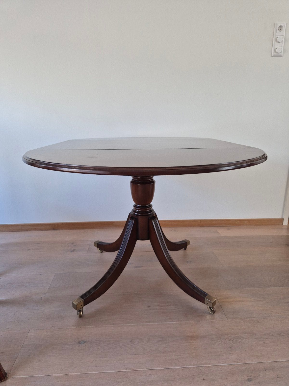 Uitschuifbare eettafel met 4 stoelen op wieltjes, Huis en Inrichting, Tafels | Eettafels, Ophalen, Gebruikt, 100 tot 150 cm, 50 tot 100 cm