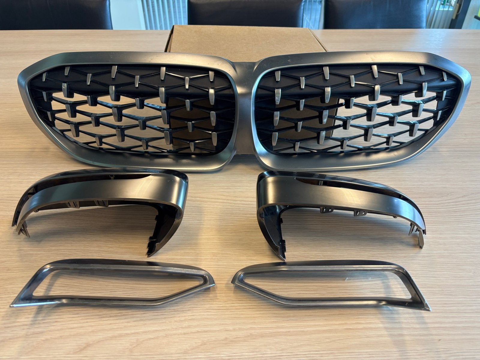 BMW 340i G21 Cerium Grey Grille, Spiegelkappen & Luchtinlaat, Gebruikt, Voor, Ophalen of Verzenden, Bumper
