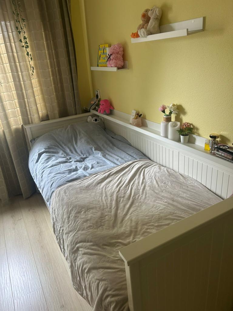 Hemnes IKEA uitschuifbaar bed met lades, Huis en Inrichting, Slaapkamer | Bedden, Ophalen, Eenpersoons, Wit, 80 cm