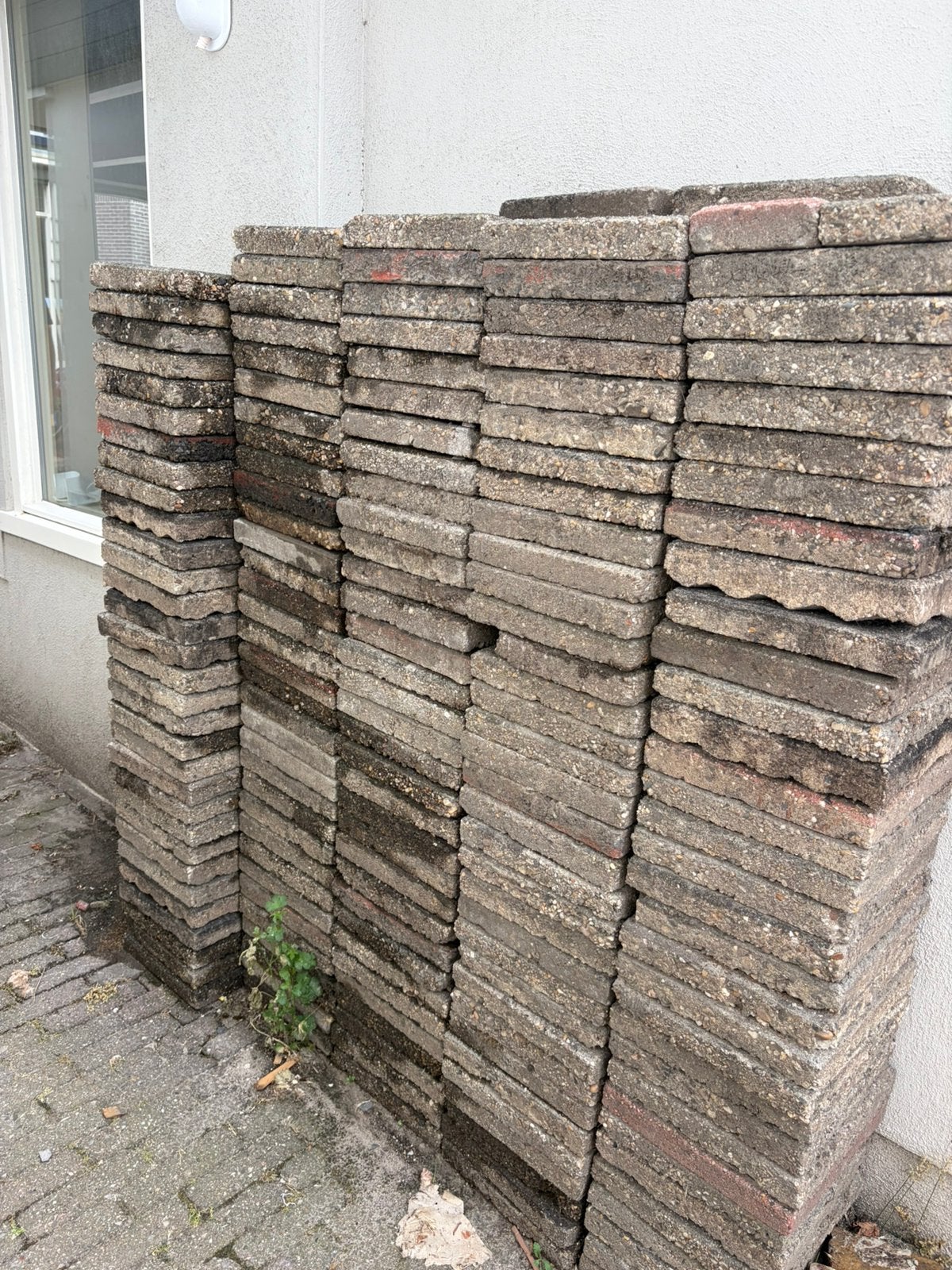 150 tegels gratis af te halen, Gebruikt, Ophalen of Verzenden, 10 m² of meer, Beton